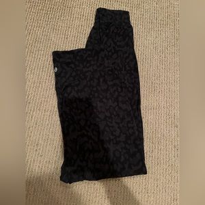 Size 6, black printed, lulu lemon align joggers